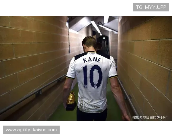 范佩西：从荷兰天才到英超传奇，他的足球之路充满荣耀与挑战